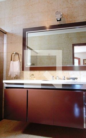 Casa à venda com 440m², 4 quartos e 3 vagas Casa à venda com 440m², 4 quartos e 3 vagasBanheiro da Suíte 1