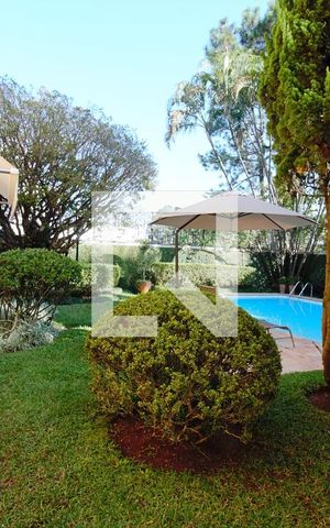 Casa à venda com 440m², 4 quartos e 3 vagas Casa à venda com 440m², 4 quartos e 3 vagasQuintal