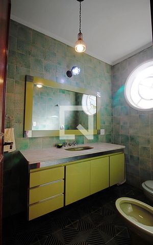 Casa à venda com 440m², 4 quartos e 3 vagas Casa à venda com 440m², 4 quartos e 3 vagasBanheiro da Suíte 4