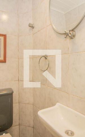 Casa à venda com 234m², 5 quartos e 1 vaga Casa à venda com 234m², 5 quartos e 1 vagaBanheiro Auxiliar