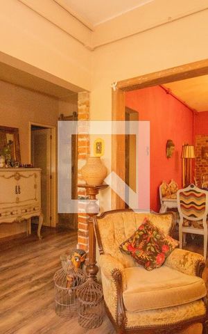 Casa à venda com 234m², 5 quartos e 1 vaga Casa à venda com 234m², 5 quartos e 1 vagaSala de Estar