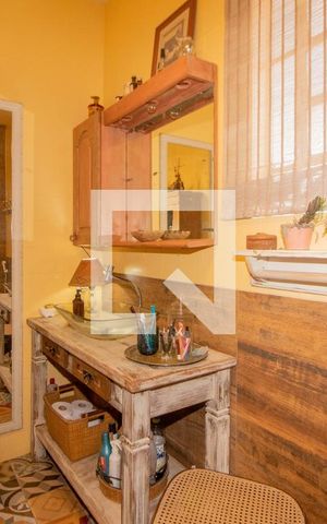 Casa à venda com 234m², 5 quartos e 1 vaga Casa à venda com 234m², 5 quartos e 1 vagaBanheiro