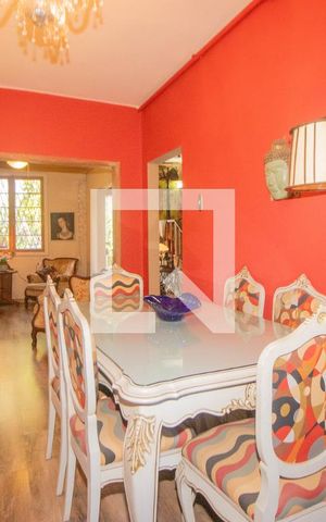 Casa à venda com 234m², 5 quartos e 1 vaga Casa à venda com 234m², 5 quartos e 1 vagaSala de Estar