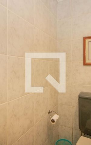 Casa à venda com 234m², 5 quartos e 1 vaga Casa à venda com 234m², 5 quartos e 1 vagaBanheiro Auxiliar
