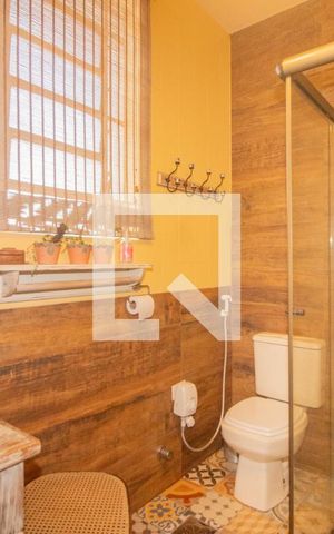Casa à venda com 234m², 5 quartos e 1 vaga Casa à venda com 234m², 5 quartos e 1 vagaBanheiro