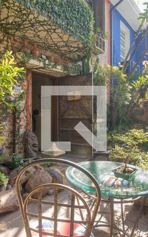 Casa à venda com 234m², 5 quartos e 1 vaga Casa à venda com 234m², 5 quartos e 1 vagaPátio