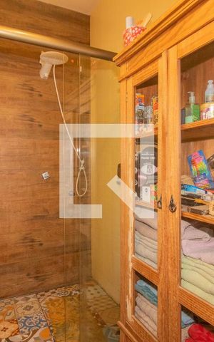 Casa à venda com 234m², 5 quartos e 1 vaga Casa à venda com 234m², 5 quartos e 1 vagaBanheiro