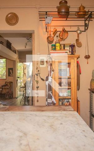 Casa à venda com 234m², 5 quartos e 1 vaga Casa à venda com 234m², 5 quartos e 1 vagaCozinha
