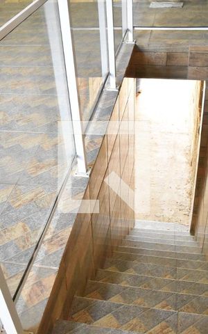 Casa para alugar com 108m², 2 quartos e 1 vagaEscada