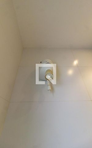 Apartamento para alugar com 70m², 2 quartos e 1 vagaDetalhe do banheiro de serviço 