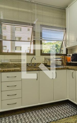 Apartamento à venda com 250m², 3 quartos e 4 vagas Apartamento à venda com 250m², 3 quartos e 4 vagasCozinha