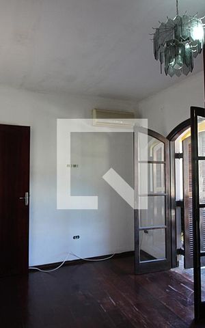 Casa à venda com 176m², 3 quartos e 2 vagasSuíte