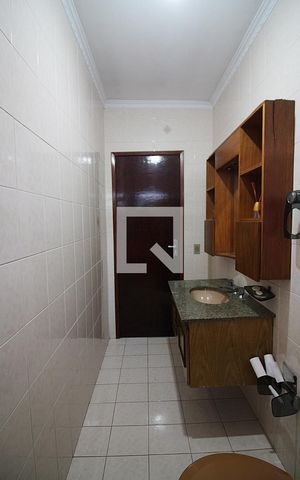 Casa à venda com 176m², 3 quartos e 2 vagasBanheiro social