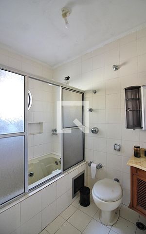 Casa à venda com 176m², 3 quartos e 2 vagasBanheiro suíte