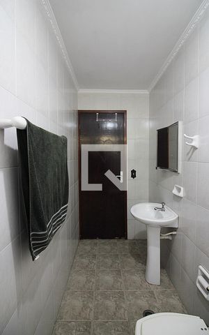 Casa à venda com 176m², 3 quartos e 2 vagasBanheiro social