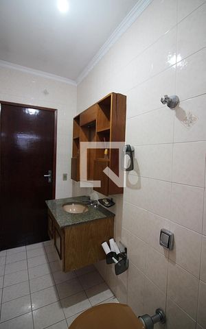 Casa à venda com 176m², 3 quartos e 2 vagasBanheiro social