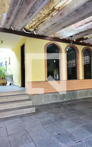 Casa à venda com 176m², 3 quartos e 2 vagasÁrea de serviço