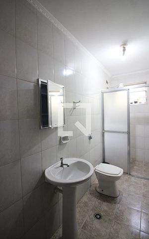 Casa à venda com 176m², 3 quartos e 2 vagasBanheiro social
