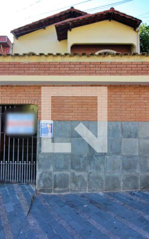 Casa à venda com 176m², 3 quartos e 2 vagasFachada