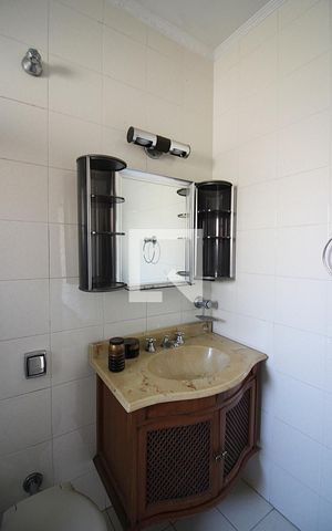 Casa à venda com 176m², 3 quartos e 2 vagasBanheiro suíte