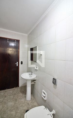 Casa à venda com 176m², 3 quartos e 2 vagasBanheiro social