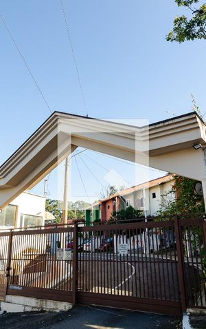 Casa de condomínio à venda com 188m², 3 quartos e 2 vagas Casa de condomínio à venda com 188m², 3 quartos e 2 vagasFachada