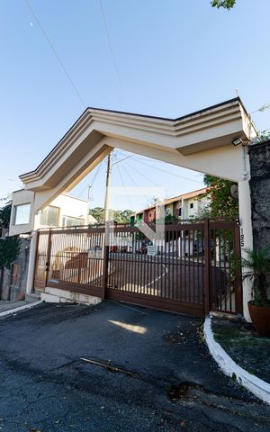 Casa de condomínio à venda com 188m², 3 quartos e 2 vagas Casa de condomínio à venda com 188m², 3 quartos e 2 vagasFachada