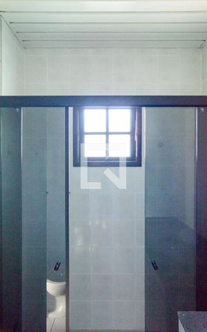 Casa de condomínio à venda com 188m², 3 quartos e 2 vagas Casa de condomínio à venda com 188m², 3 quartos e 2 vagasBanheiro da Suíte