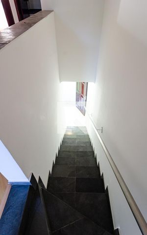 Casa de condomínio à venda com 188m², 3 quartos e 2 vagas Casa de condomínio à venda com 188m², 3 quartos e 2 vagasEscadas