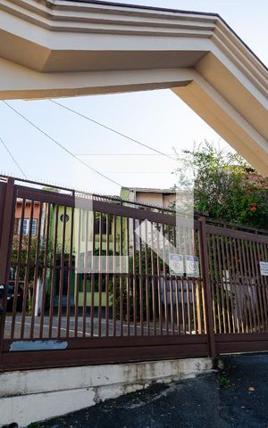 Casa de condomínio à venda com 188m², 3 quartos e 2 vagas Casa de condomínio à venda com 188m², 3 quartos e 2 vagasFachada