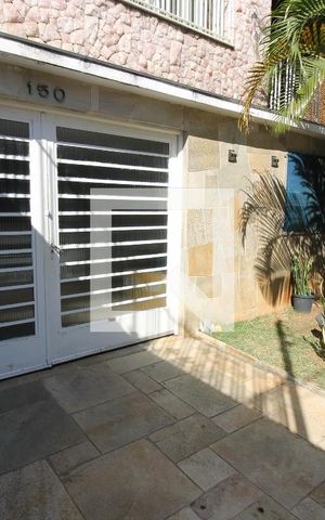 Casa à venda com 240m², 3 quartos e 3 vagasGaragem