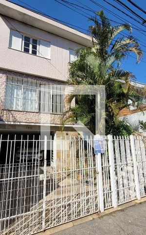 Casa à venda com 240m², 3 quartos e 3 vagas Casa à venda com 240m², 3 quartos e 3 vagasEntrada