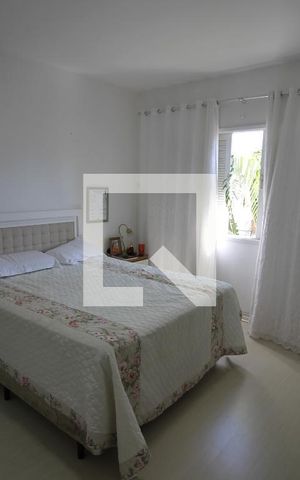 Casa à venda com 240m², 3 quartos e 3 vagasQuarto 3 - Suíte