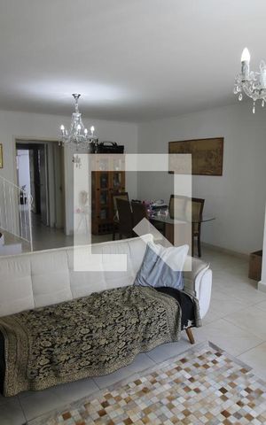 Casa à venda com 240m², 3 quartos e 3 vagasSala