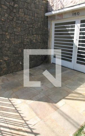 Casa à venda com 240m², 3 quartos e 3 vagasGaragem