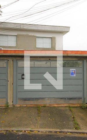 Casa à venda com 400m², 3 quartos e 5 vagas Casa à venda com 400m², 3 quartos e 5 vagasFachada