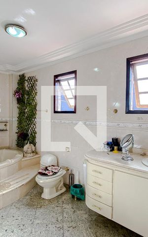 Casa à venda com 329m², 5 quartos e 2 vagasBanheiro da Suíte