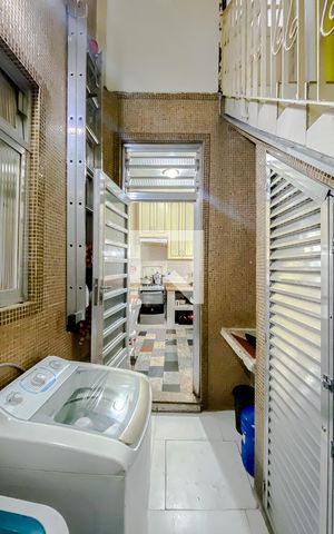 Casa à venda com 329m², 5 quartos e 2 vagasLavanderia