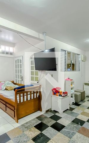 Casa à venda com 329m², 5 quartos e 2 vagasQuarto 3