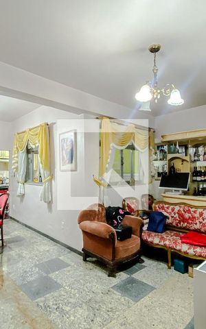 Casa à venda com 329m², 5 quartos e 2 vagasSala