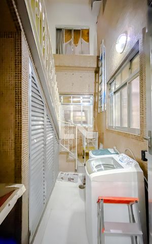 Casa à venda com 329m², 5 quartos e 2 vagasLavanderia