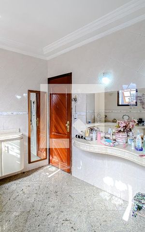 Casa à venda com 329m², 5 quartos e 2 vagasBanheiro da Suíte