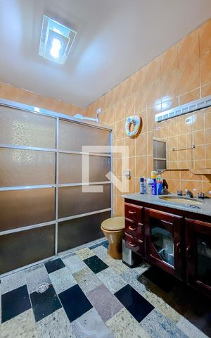 Casa à venda com 329m², 5 quartos e 2 vagasBanheiro