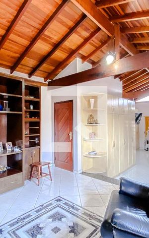 Casa à venda com 329m², 5 quartos e 2 vagasQuarto 4 - Suíte