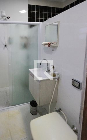 Casa à venda com 200m², 3 quartos e 6 vagas Casa à venda com 200m², 3 quartos e 6 vagasBanheiro da Suíte 02