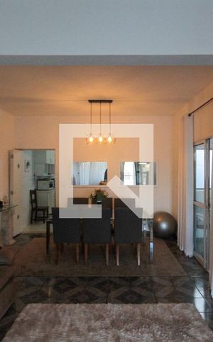 Casa à venda com 200m², 3 quartos e 6 vagas Casa à venda com 200m², 3 quartos e 6 vagasSala