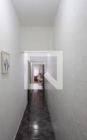 Casa à venda com 200m², 3 quartos e 6 vagas Casa à venda com 200m², 3 quartos e 6 vagasCorredor