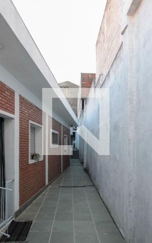 Casa à venda com 200m², 3 quartos e 6 vagas Casa à venda com 200m², 3 quartos e 6 vagasCorredor