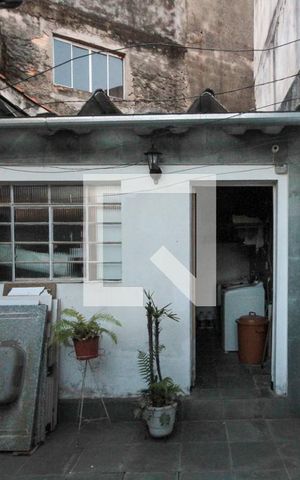 Casa à venda com 200m², 3 quartos e 6 vagas Casa à venda com 200m², 3 quartos e 6 vagasQuintal