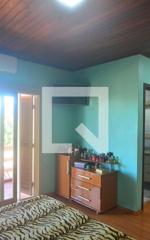 Casa à venda com 270m², 3 quartos e 3 vagasSuíte
